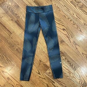 Girl’s Dri-Fit Nike One Leggings/Training Pants. Size Large. Like New Condition.